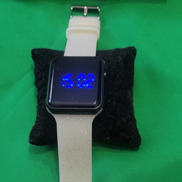 Watch digital - Picture 2 of 3